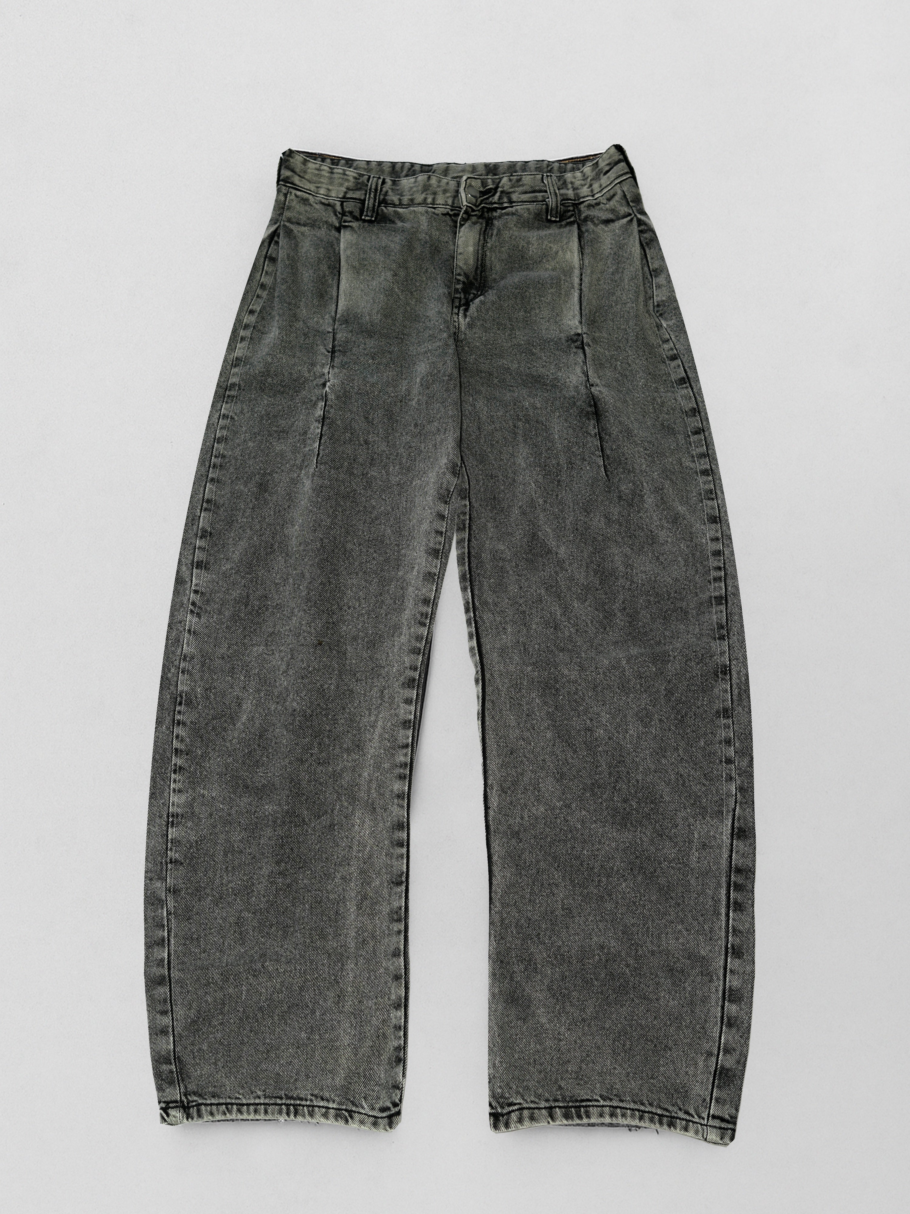 Street barrel denims in acid washed grey