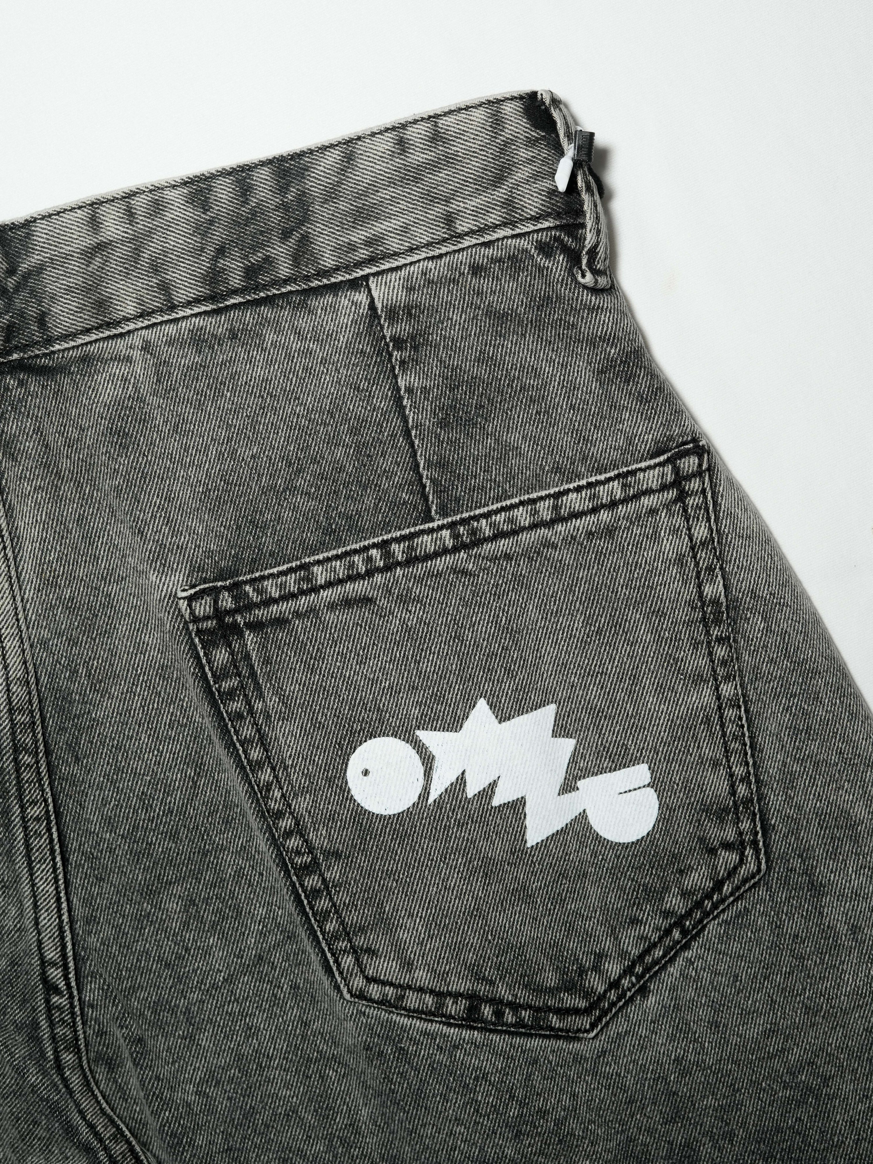 Street barrel denims in acid washed grey