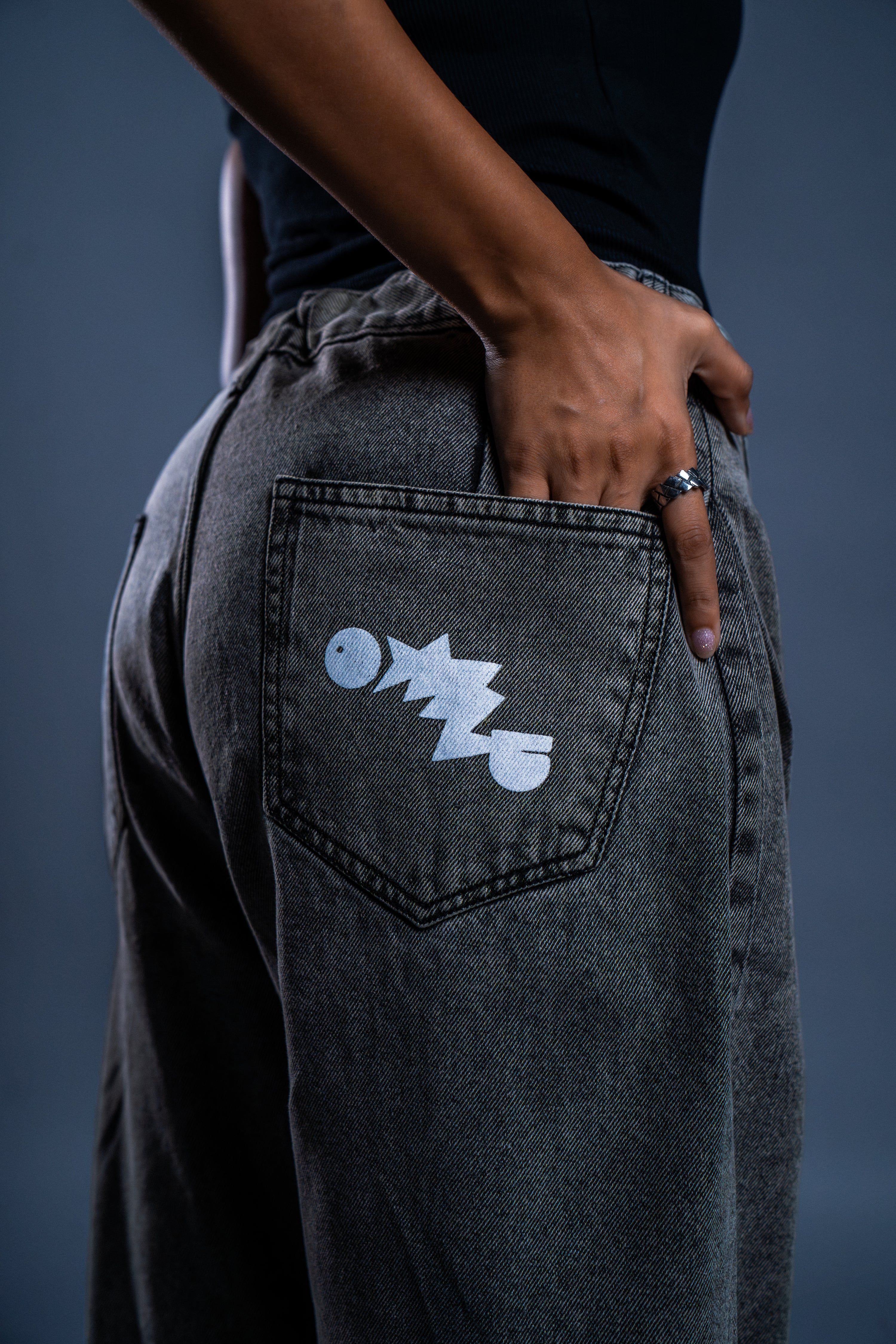 Street barrel denims in acid washed grey